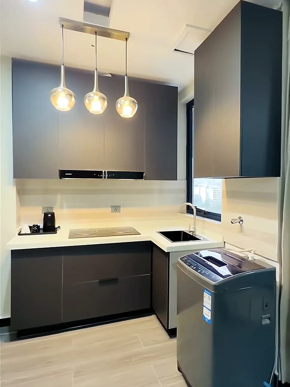 Full kitchen with washing machine