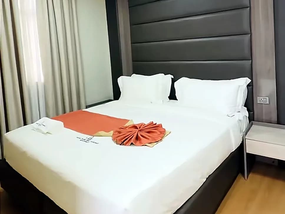 King bed in the quiet bedroom
