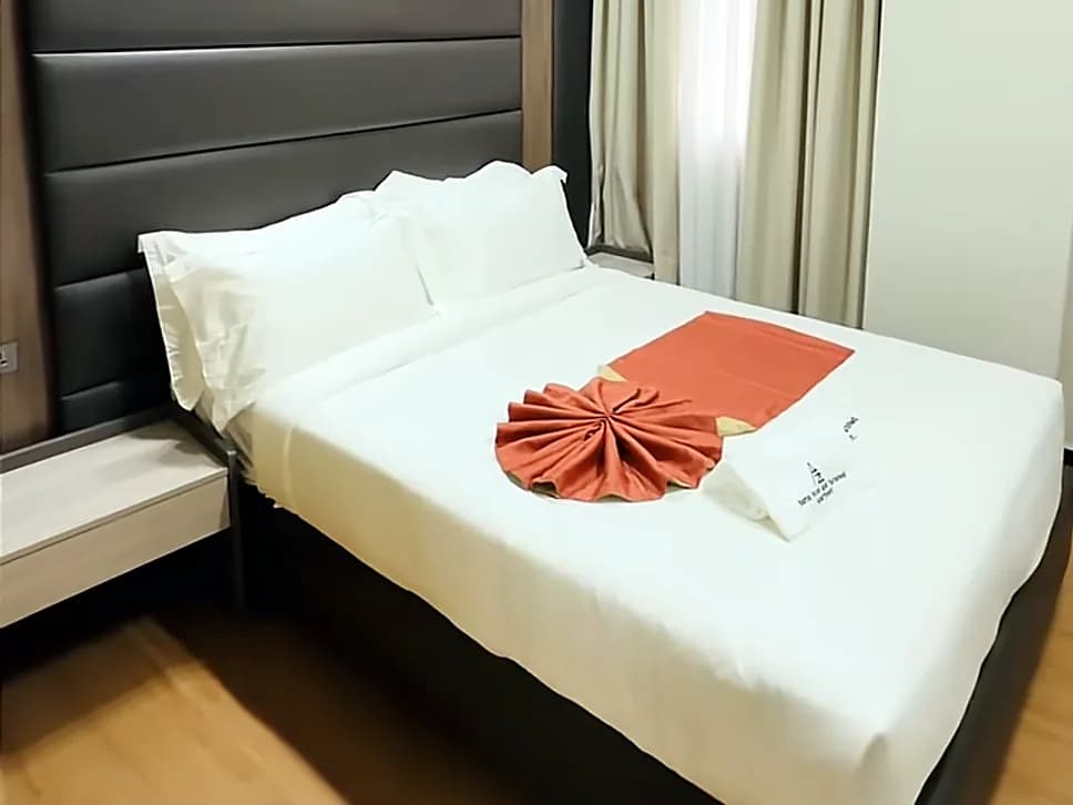 Queen bed with reading lamps