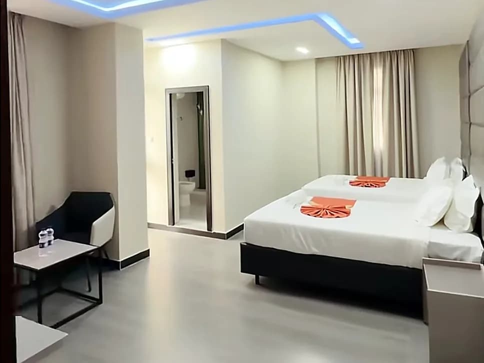 Family suite living and dining area